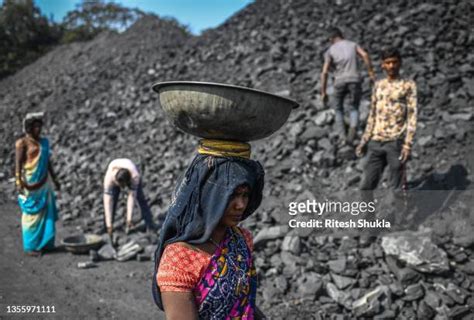 Sonbhadra Mine Workers Photos and Premium High Res Pictures - Getty Images