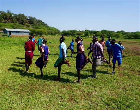 Playing Team Building Games w/ children at CPI Kenya's "Pe… | Flickr