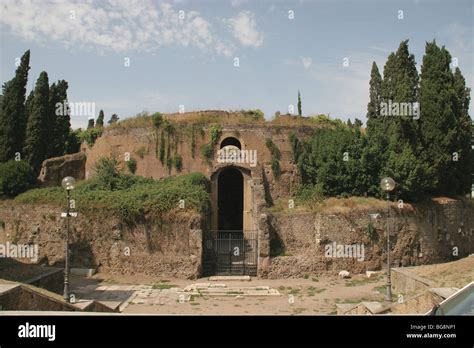 Roman Art. The Mausoleum of Augustus. Tomb built by Roman Emperor ...