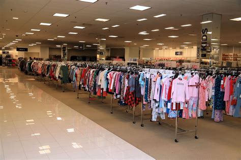 Belk converts to Belk Outlet, opens new concept in Governor's Square Mall (28) - Clarksville ...