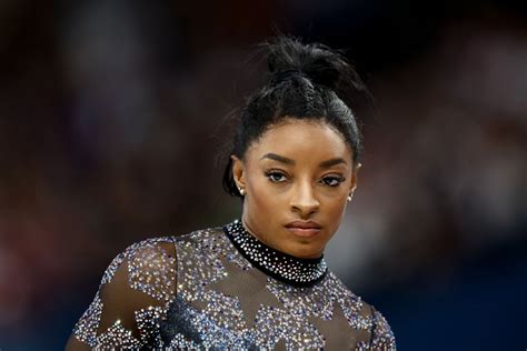 Simone Biles sparks injury concern after fall in Olympic qualifying