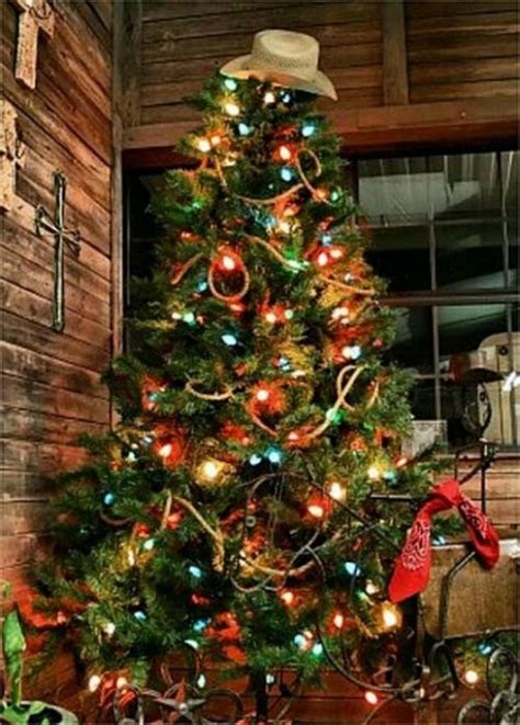 30 Easy and Fun Western Christmas Tree Decorations Ideas - MagMent