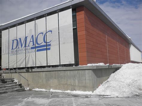 DES MOINES AREA COMMUNITY COLLEGE (DMACC) — FlexFacades by Structurflex