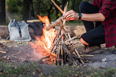 The Campfire Guide: How to Make a Fire Perfectly, Every Single Time.