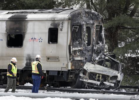 Preliminary report released on deadly commuter train crash in suburban NYC - CBS News