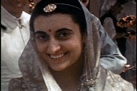 Indira gandhi the future prime minister of India on her wedding day in 1942 (2048×1365) : r ...