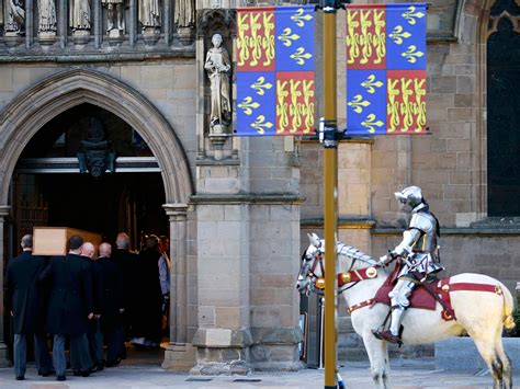 After 500 years, Richard III finally gets a king's burial - CBS News