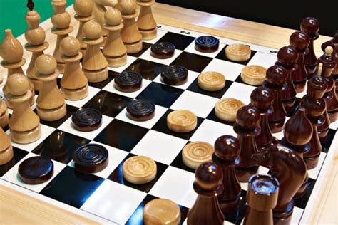 Chess vs. Checkers (Draughts): 7 Similarities & 7 Differences - Gamesver