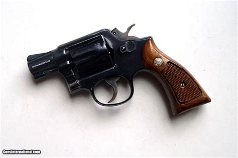 SMITH & WESSON MODEL 10 - SNUB NOSE REVOLVER WITH HOLSTER