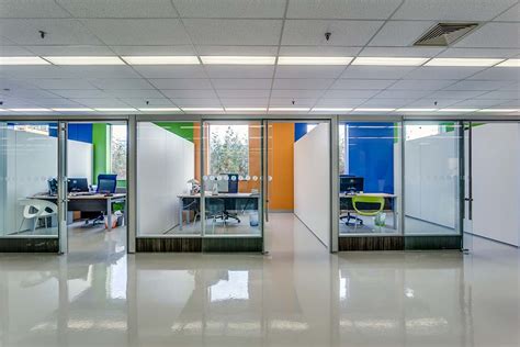 IMT provides complete modular office wall partitions and wall dividers