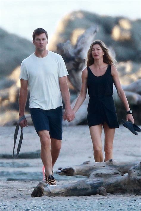 Tom Brady and Gisele Bündchen stroll Costa Rican beach