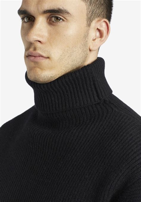 Image reblogged from @xlrugbysocks – @turtleneckmen on Tumblr