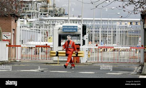 Oil refinery strike. Workers at the INEOS refinery at Grangemouth ...