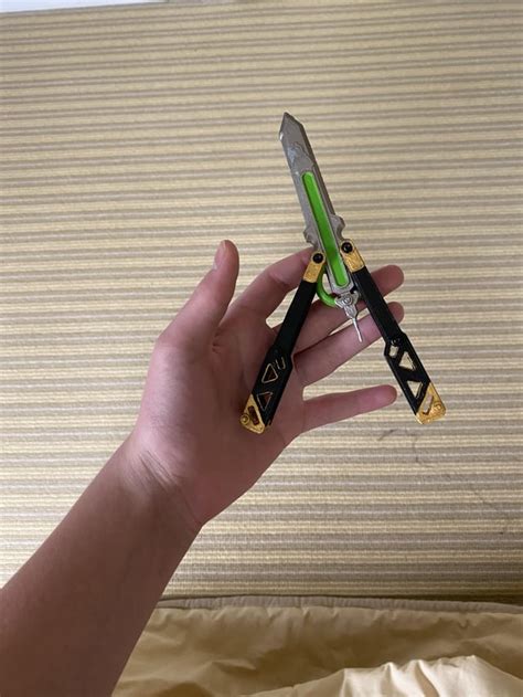 Just finished my Octane butterfly knife I know its not perfect but please be nice : r/apexlegends