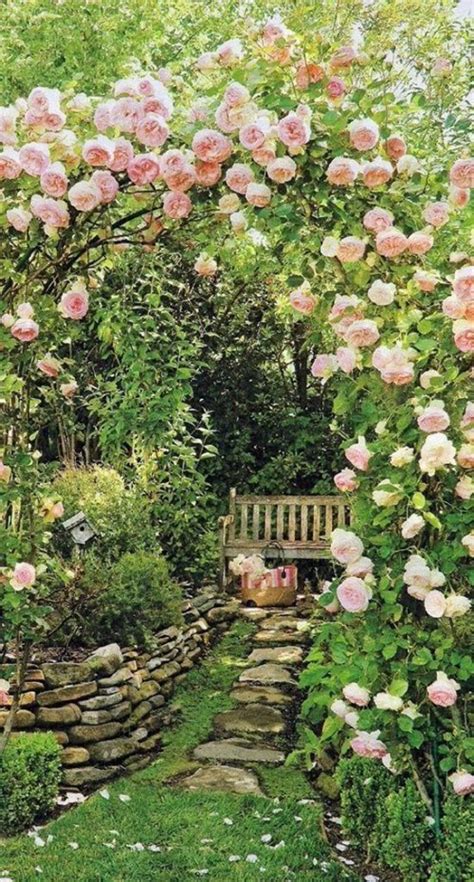 35 Beautiful Romantic Garden Ideas That Make Will Love | Housetodecor.com