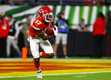 Chiefs' Mecole Hardman makes 23 mph on the treadmill look like jogging - Swipe Sports