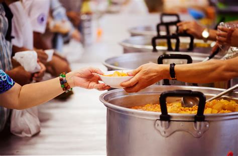 What To Know Before You Volunteer At A Homeless Shelter