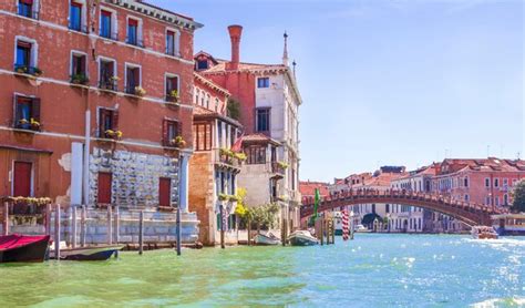 Premium Photo | Houses on the grand canal in venice