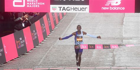 Kelvin Kiptum un missile a London Marathon. E' quasi record del mondo