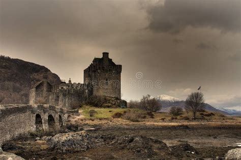 Eilean Donan Castle at Sunrise Stock Photo - Image of scotland, great: 4567068