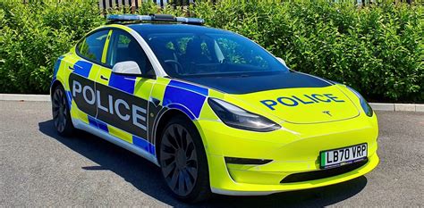 Tesla built its own Model 3-based police car to test the UK emergency vehicle market | Electrek