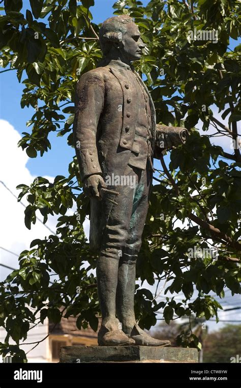 Captain cook statue waimea kauai hi-res stock photography and images - Alamy