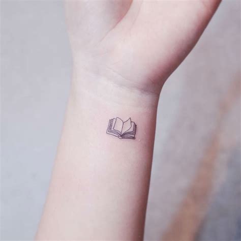 20+ Exceptional Book Tattoo Ideas | Idee per tatuaggi, Tatuaggi ...