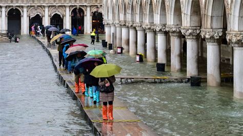 Italy's plan to save Venice from sinking - BBC Future