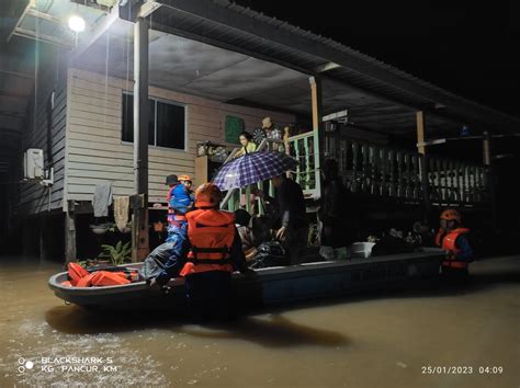 Malaysia – Floods in Johor and Pahang After 430mm of Rain in 24 Hours ...