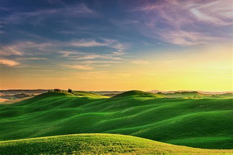 Tuscany, sunset rural landscape. Rolling hills, countryside farm ...