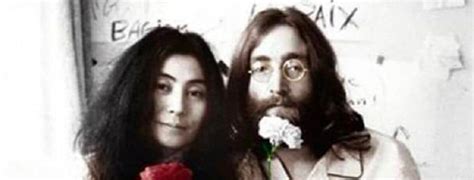 Écoutez l'incroyable voix isolée de John Lennon pour "Happy Xmas (War ...