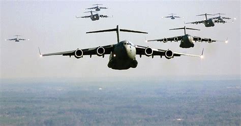 File:US Air Force C-17 Globemaster III formation.jpg - Wikimedia Commons