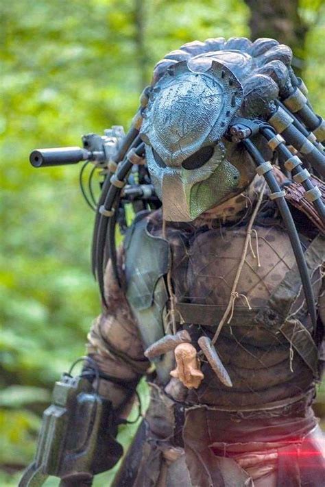 Stunningly Detailed Predator Costume | KLYKER.COM