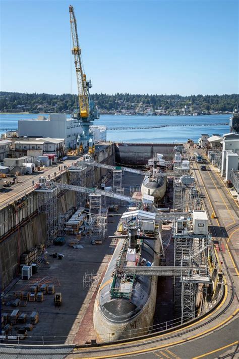 2 subs, 1 dock: Puget Sound Naval Shipyard dismantling boats at once