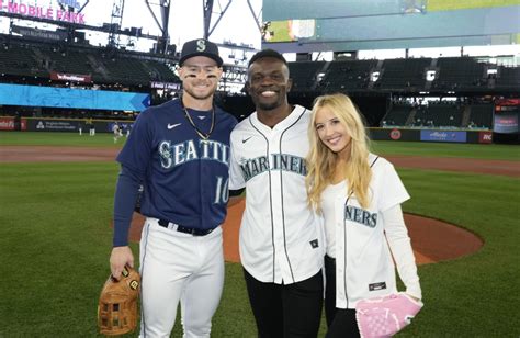 Love Is Blind: Season 4’s Chelsea, Kwame Throw Out Pitch After Reunion ...