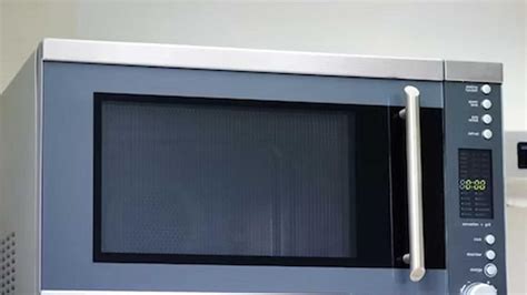 From Baking Soda To Lemon, Tricks To Clean The Microwave - News18