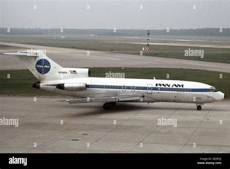 Pan am aircraft hi-res stock photography and images - Alamy