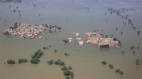 Pakistan floods: Southern areas on high alert amid fears of Indus river ...