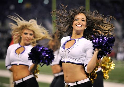 Baltimore Ravens Cheerleader - Courtney Lenz - NFL Cheerleaders Photo ...