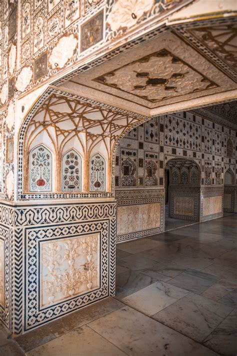 Sheesh Mahal in Jaipur: Amer Fort's Glass Palace - Laure Wanders