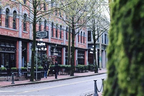 7 Best Things to Do in Gastown, Vancouver (What to See & Do!)