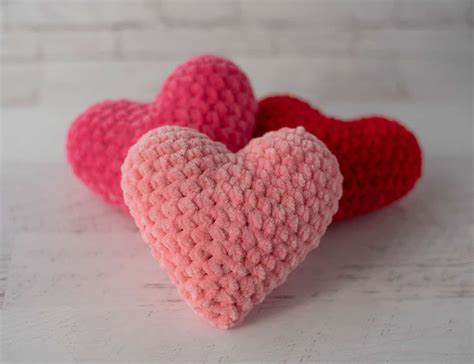 Amigurumi Heart - An Easy Crochet Tutorial - Crochet 365 Knit Too