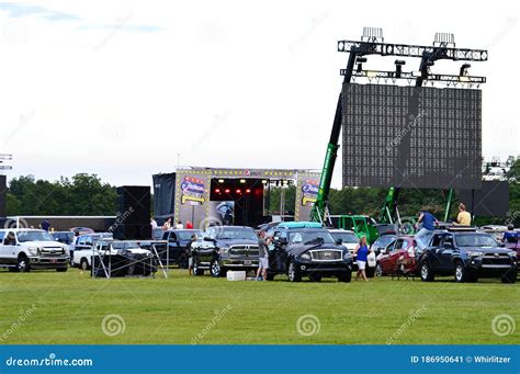 Alan Jackson Drive in Concert Editorial Photo - Image of entertainer ...