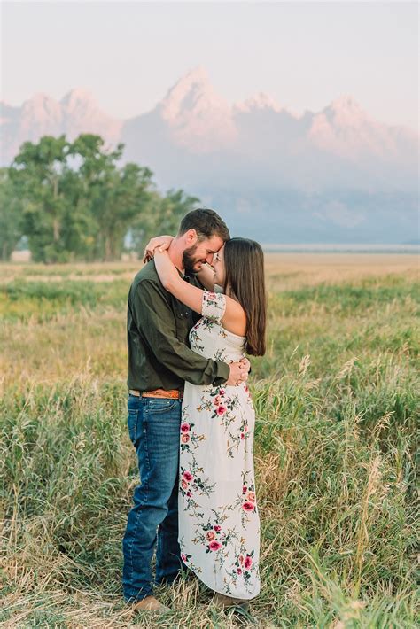 Mormon Row Sunrise Engagements - Janelle & Co Photo