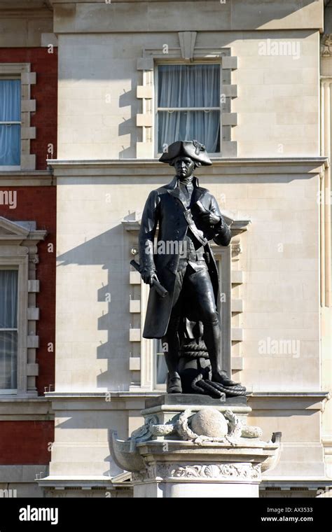 Statue of Captain James Cook The Mall London England UK Stock Photo - Alamy