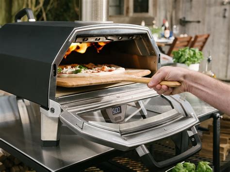 Ooni Karu 16 multifuel pizza oven works with wood, charcoal, and gas for versatility » Gadget Flow