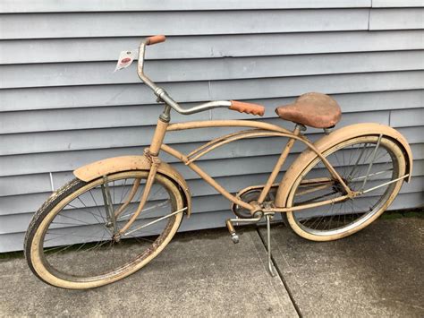 Lot - Mens Murray Monterey bicycle, needs restoration.