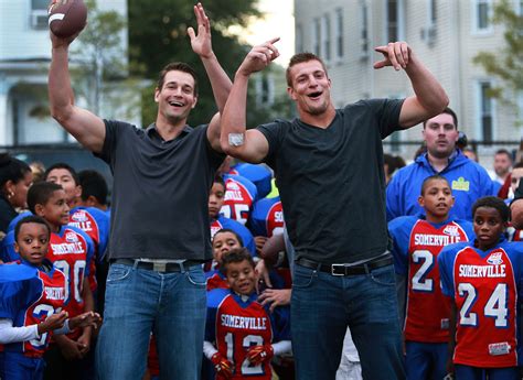 Rob Gronkowski, father, brothers will host UFC 278 simulcast - Patabook ...