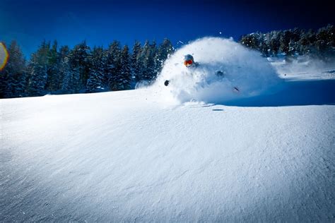 Mammoth Mountain Ski Packages & Information 2022-23