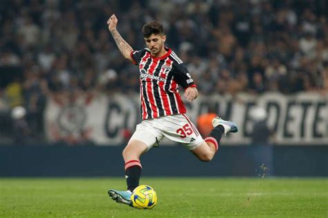 Porto e outros clubes estão interessados em Lucas Beraldo do São Paulo